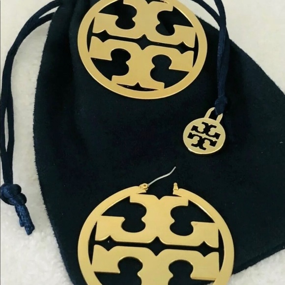 SALE!TORY BURCH GOLD PLATED BRASS MILLER LOGO EARR - Picture 3 of 7